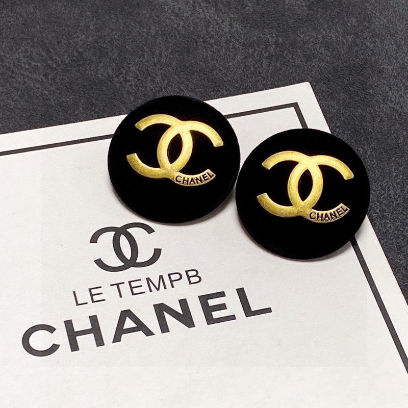 Chanel Black 18K Yellow Gold Earrings