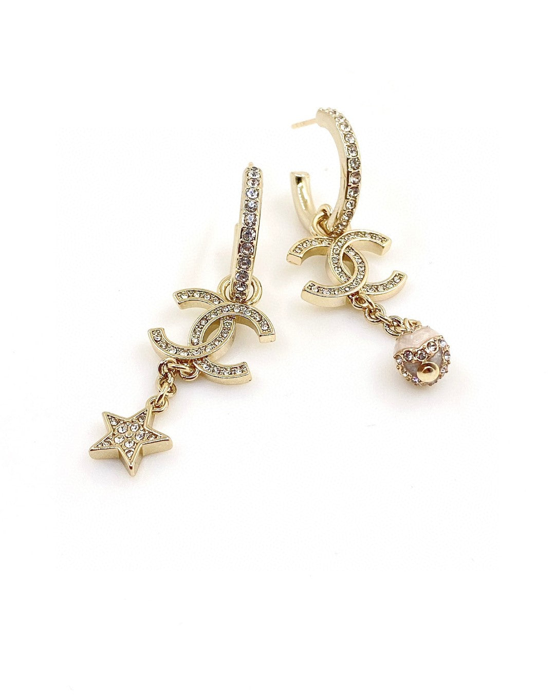 Chanel Pearl Long Pendant 18K Gold Earrings