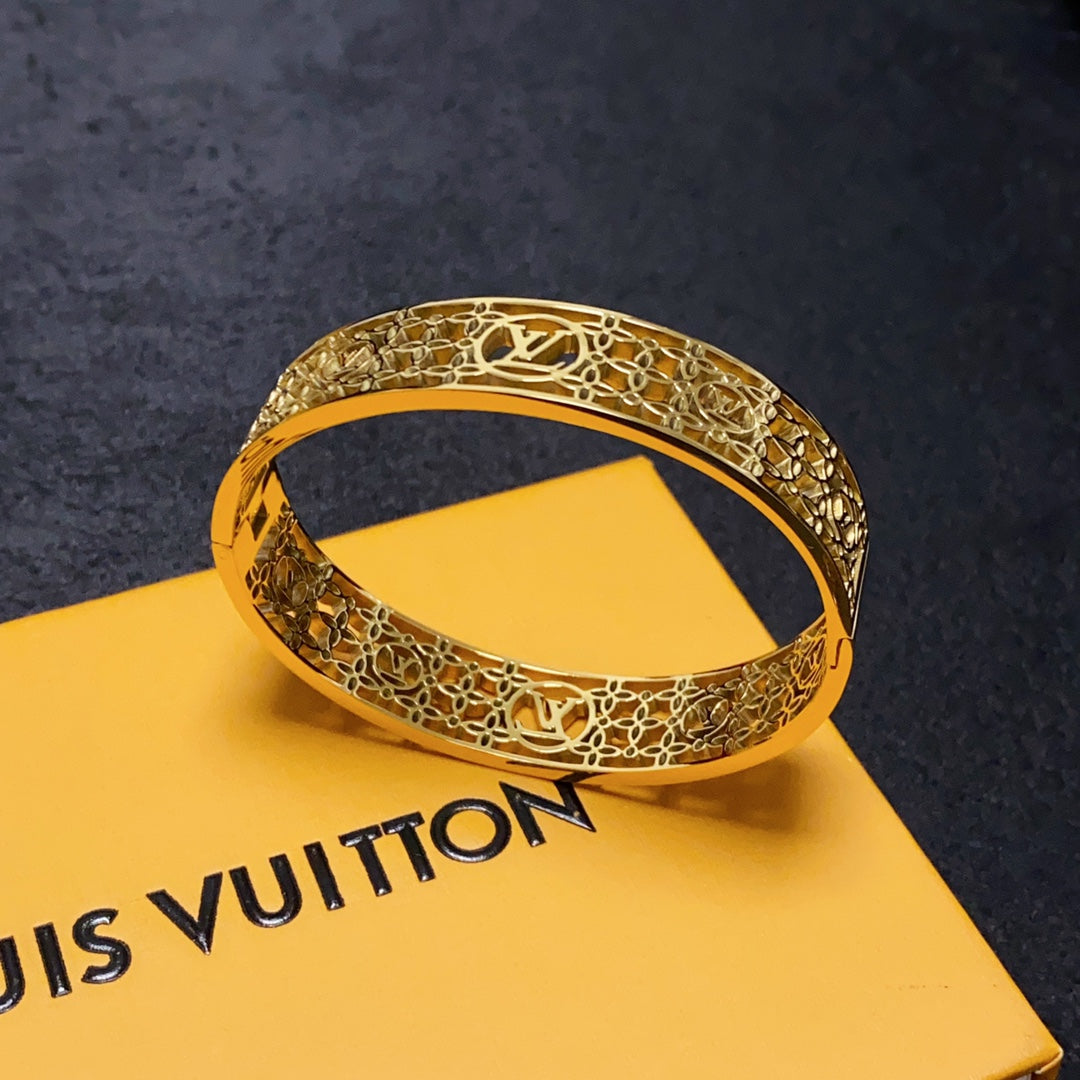 Louis Vuitton Hollow 18K Gold Bracelet