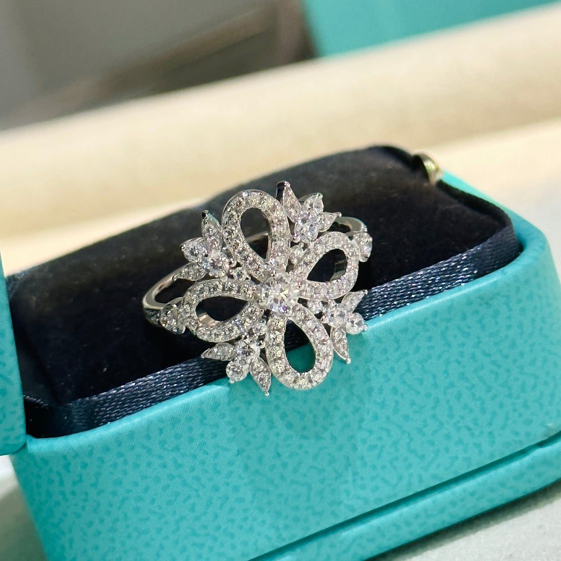 Tiffany Vinatge Flower 18K Gold Ring