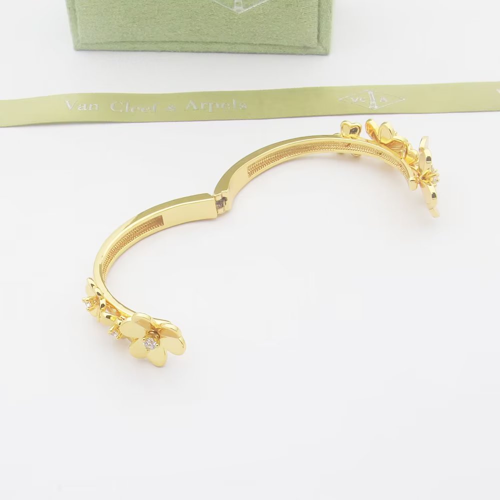 Frivole Seven Flowers 18K Gold Bracelet