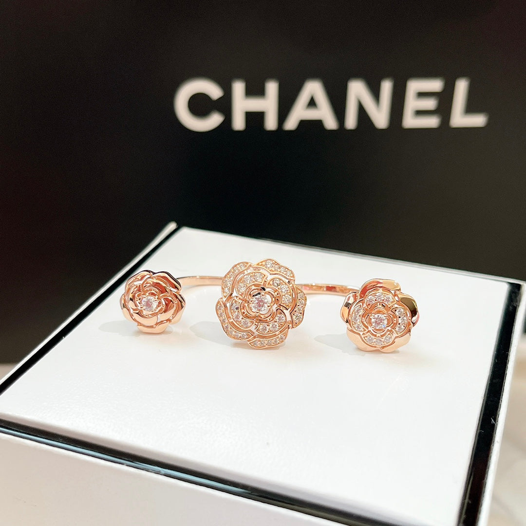 Chanel Extrait De Cam ̈¦lia Transformable 18K Gold Ring